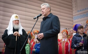 Мэр Москвы Сергей Собянин и Патриарх Кирилл открыли "Пасхальный дар"
