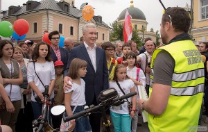Мэр Москвы Сергей Собянин посетил мероприятия, организованные по поводу открытия пешеходной зоны на Большой Ордынке