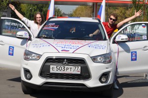 Победитель автопробега Сергей Павленко (справа)