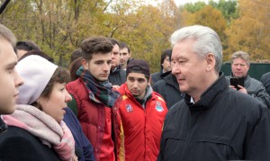 Мэр Москвы Сергей Собянин отметил, что вдоль Каширского шоссе за последнее время появилось уже девять новый зеленых территорий