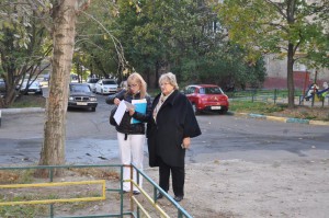 Глава муниципального округа Лидия Кладова оценила состояние нескольких детских площадок на своем избирательном участке