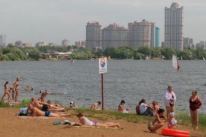 Члены объединения «Единая Россия» примут участие в создании в Москве пляжной площадки, приспособленной для людей с ограниченными возможностями