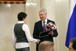 Молодые ученые получили из рук мэра Москвы Сергея Собянина премии в ходе торжественной церемонии