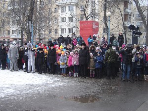 Выступления школьников во дворе культурного центра ЗИЛ