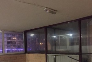 Местный житель заявил о том, что в здании по адресу: ул. Академика Миллионщикова, д. 33, корп. 1 не работают несколько лампочек при входе в подъезд