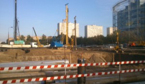 Строительство ведется на пересечении Нагатинской улицы с проспектом Андропова