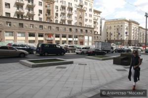 На Тверской в ЦАО Москвы расширили пешеходную зону 