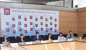На пресс-конференции стало известно, что около 80% учеников московских школ планируют привить в новом учебном году