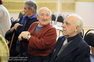 Пенсионеры из Нагатино-Садовников продолжают осваивать компьютерную грамотность в библиотеке №136 имени Льва Толстого