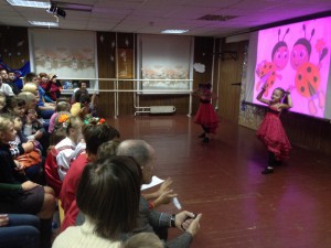 Перед зрителями выступили юные участники вокальных и танцевальных коллективов района с номерами, посвященными культурным традициям России