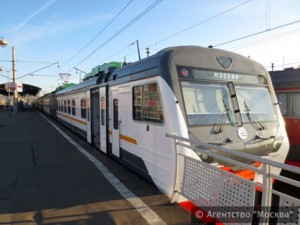 На пригородных платформах в ЮАО в предновогодние дни будут останавливаться дополнительные поезда