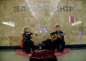 Музыканты в метро Москвы