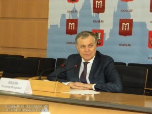 Руководитель Департамента развития новых территорий Москвы Владимир Жидкин на пресс-конференции