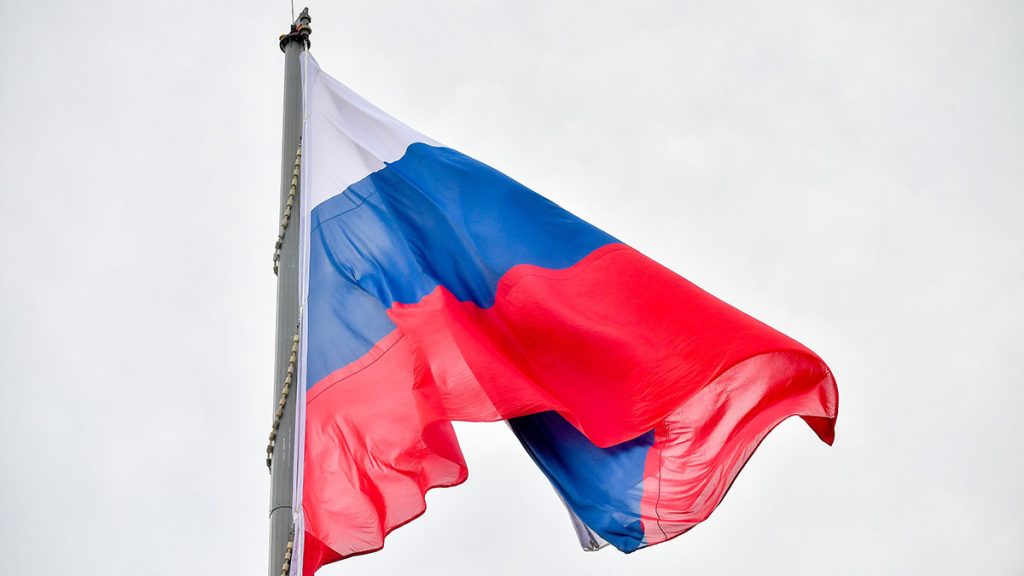Церемония установки флага России состоялась в школе №504. Фото: Сергей Киселев, «Вечерняя Москва»