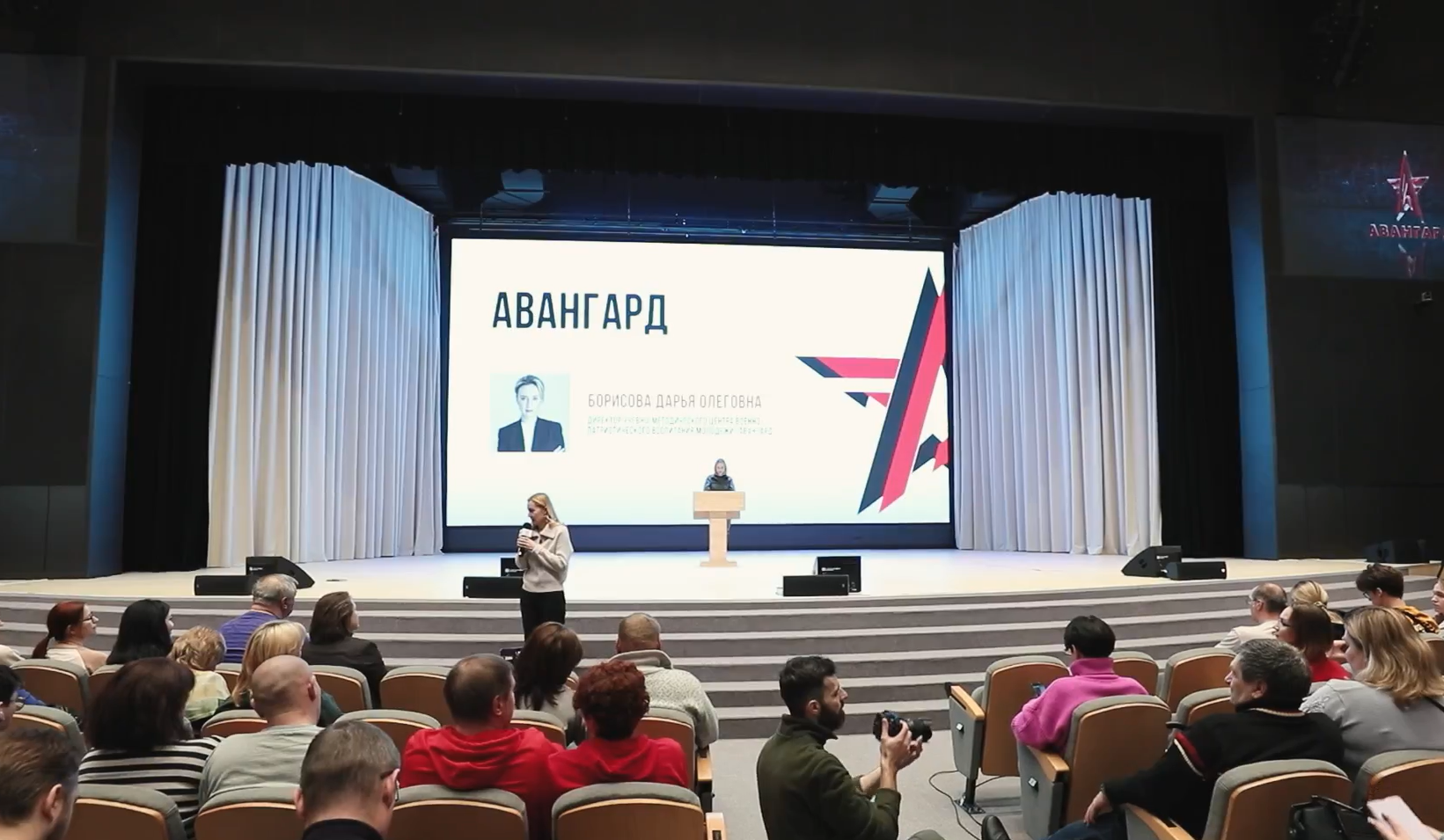 Родители студентов МГКЭИТ посетили день открытых дверей в центре «Авангард»