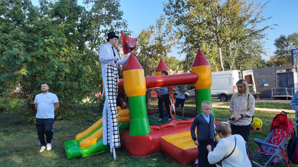 Концерт провели сотрудники ДСЦ «Мир Молодых». Фото: официальная страница ДСЦ «Мир Молодых» в социальных сетях 