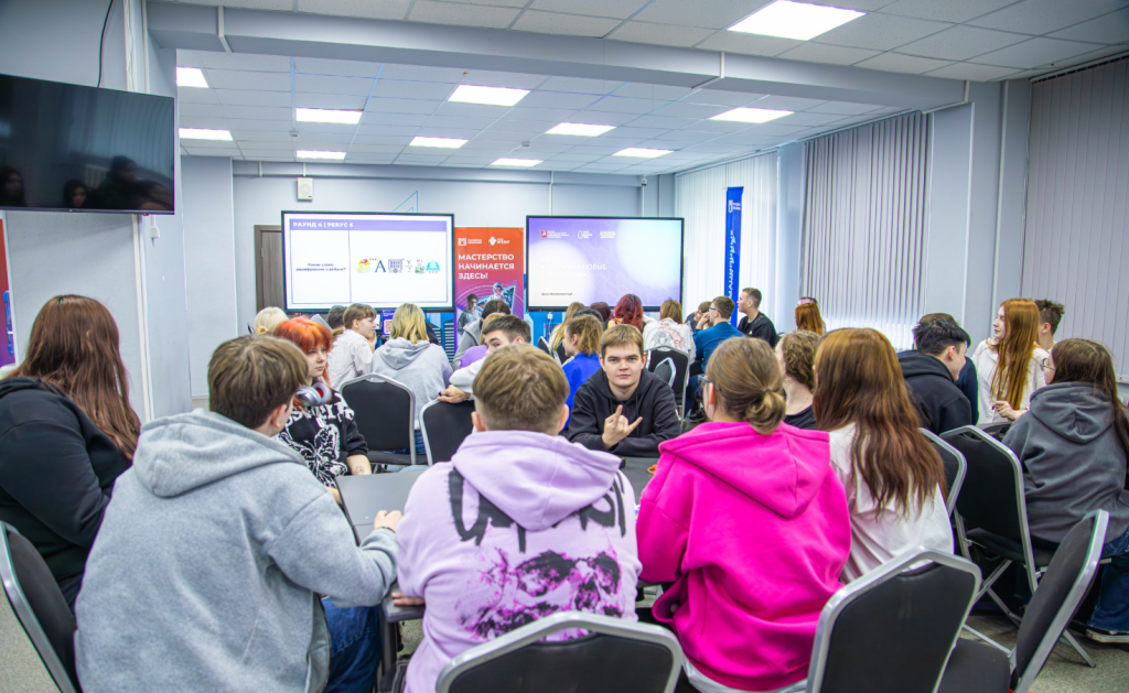 Студенты МГКЭИТ приняли участие в волонтерском квизе. Фото: официальная страница Московского государственного колледжа электромеханики и информационных технологий в социальных сетях