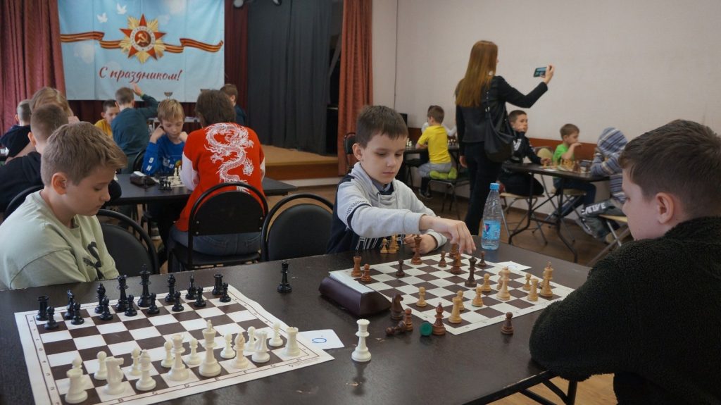 Сотрудники ЦДКиС «Юг столицы» провели шахматный турнир среди жителей района Нагатино-Садовники. Фото: официальная страница Центра досуга, культуры и спорта «Юг столицы» в социальных сетях