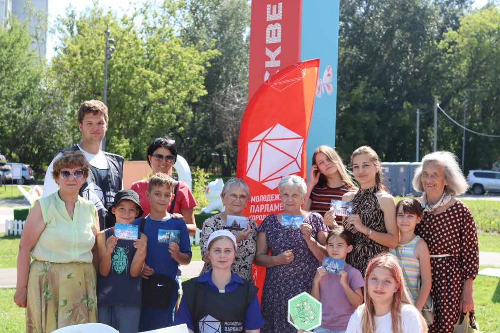 Представители Молодежной палаты Нагатина-Садовников провели викторину ко Дню крещения Руси. Фото: официальная страница Молодежной палаты района Нагатино-Садовники в социальных сетях