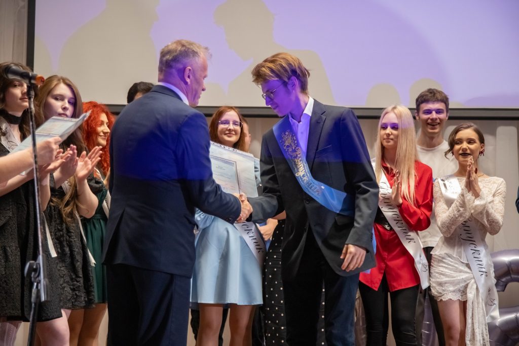 Дипломы вручили выпускникам Технологического колледжа №34. Фото: официальная страница Технологического колледжа №34 в социальных сетях