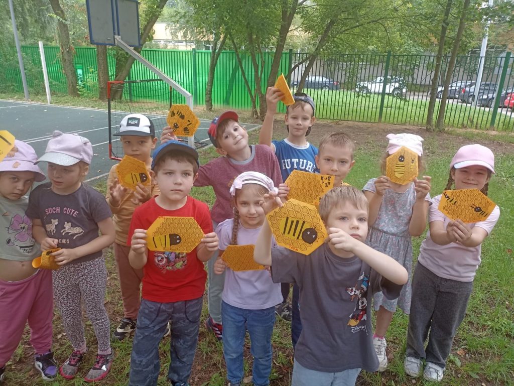 Акция «Братья наши меньшие» прошла в школе №1375. Фото: официальная страница школы №1375 в социальных сетях