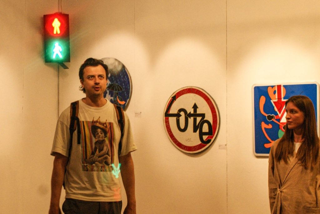 Галерея «На Каширке» Объединения «Выставочные залы Москвы» стала местом для открытия выставки городского стиля. Фото: официальная страница галереи «На Каширке» Объединения «Выставочные залы Москвы» в социальных сетях