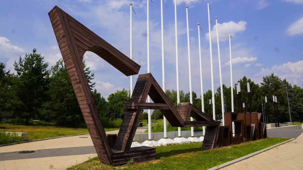 Москвичей пригласили на танцевальные занятия в Парк имени Юрия Лужкова. Фото: Ксения Догонашева, «Вечерняя Москва»