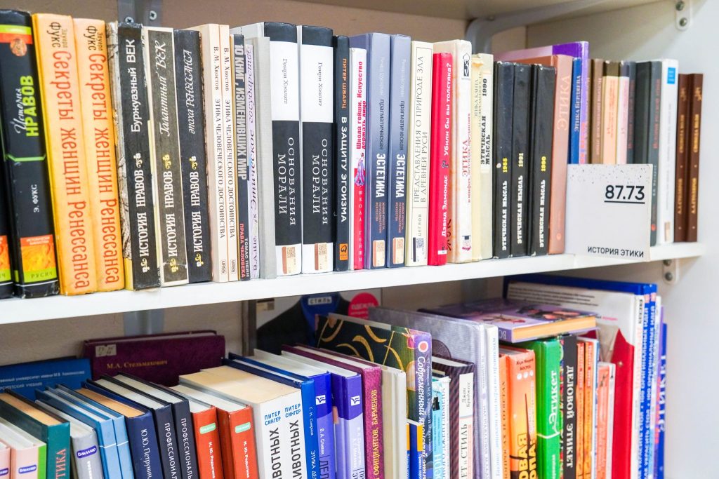 Сотрудники библиотеки №136 имени Льва Толстого проведут кинобеседу. Фото: Ксения Догонашева, «Вечерняя Москва»