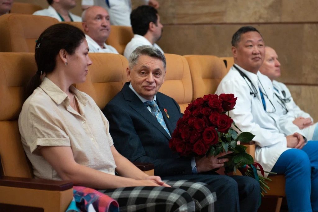 Сотрудник НМИЦ онкологии имени Николая Блохина получил награду за вклад в развитие онкоиммунологии. Фото: официальная страница Национального медицинского исследовательского центра онкологии имени Николая Блохина в социальных сетях 