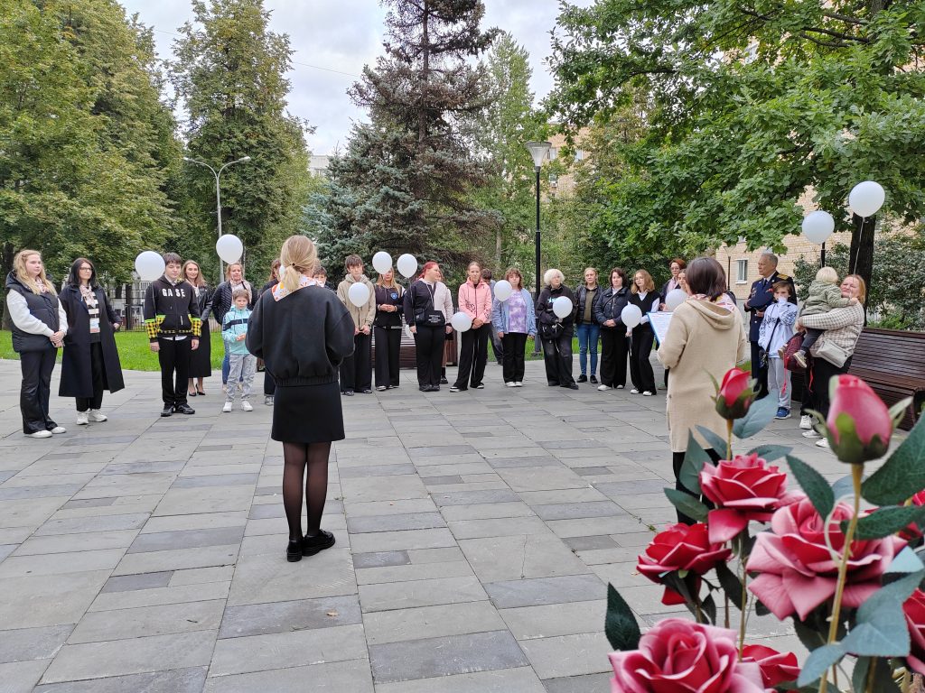 Акцию ко Дню солидарности в борьбе с терроризмом провели сотрудники СЦ «Планета Семьи». Фото предоставили представители Семейного центра «Планета Семьи»