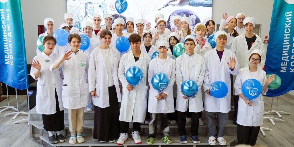 Торжественное посвящение в медики состоялось для первокурсников Медколледжа №1. Фото: пресс-служба Департамента образования и науки города Москвы