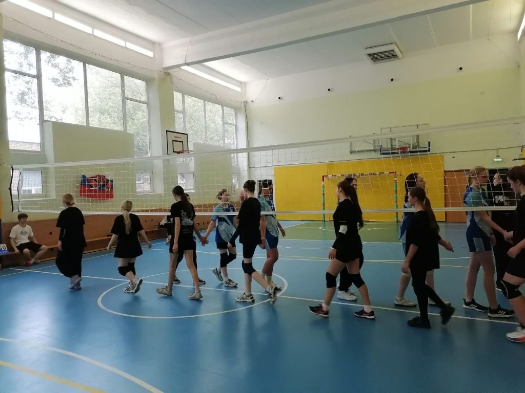 Спортсмены Медицинского колледжа №1 приняли участие в товарищеских матчах по волейболу. Фото: страница Медицинского колледжа №1 в социальных сетях