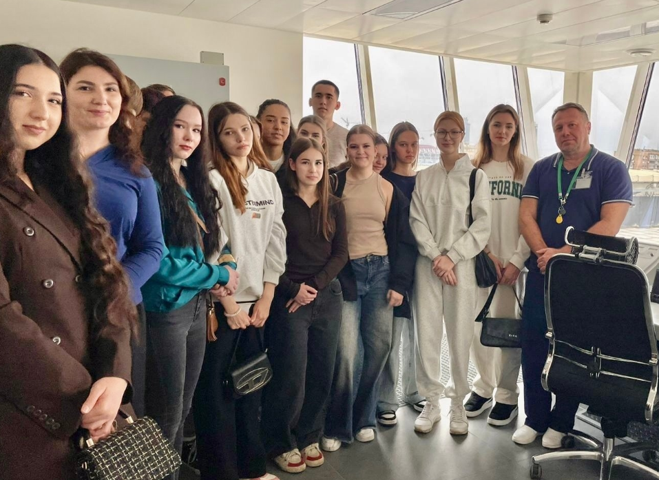 Студенты Медицинского колледжа №1 посетили НИИ скорой помощи имени Николая Склифосовского. Фото: официальная страница Медицинского колледжа №1 в социальных сетях