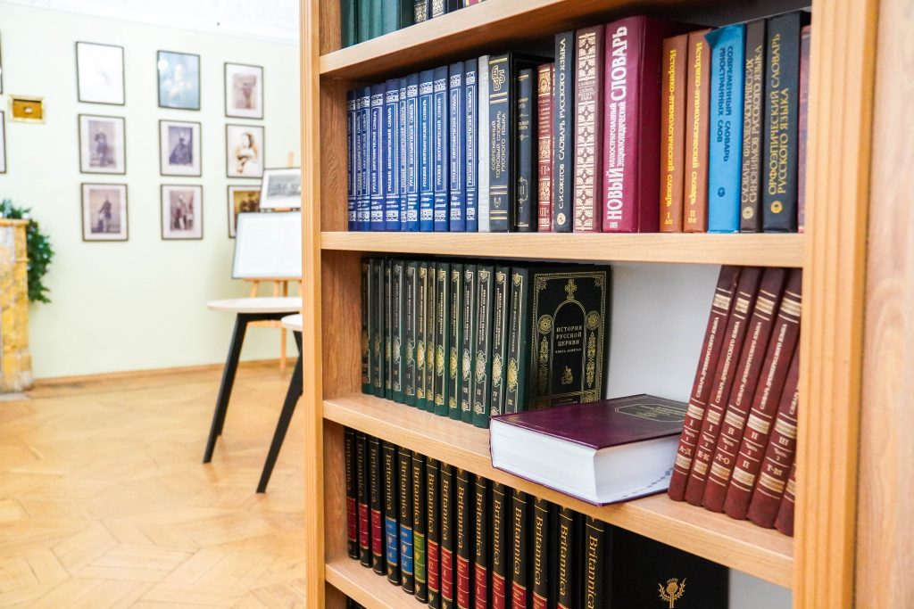 Представители библиотеки №159 устроят презентацию книг аргентинского писателя Луиса Фадера. Фото: Ксения Догонашева, «Вечерняя Москва»