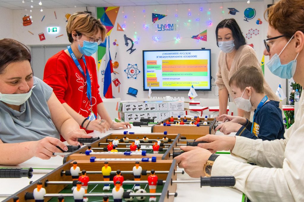 Новогодний мюзикл прошел в НМИЦ онкологии имени Николая Блохина. Фото: пресс-служба Департамента образования и науки города Москвы