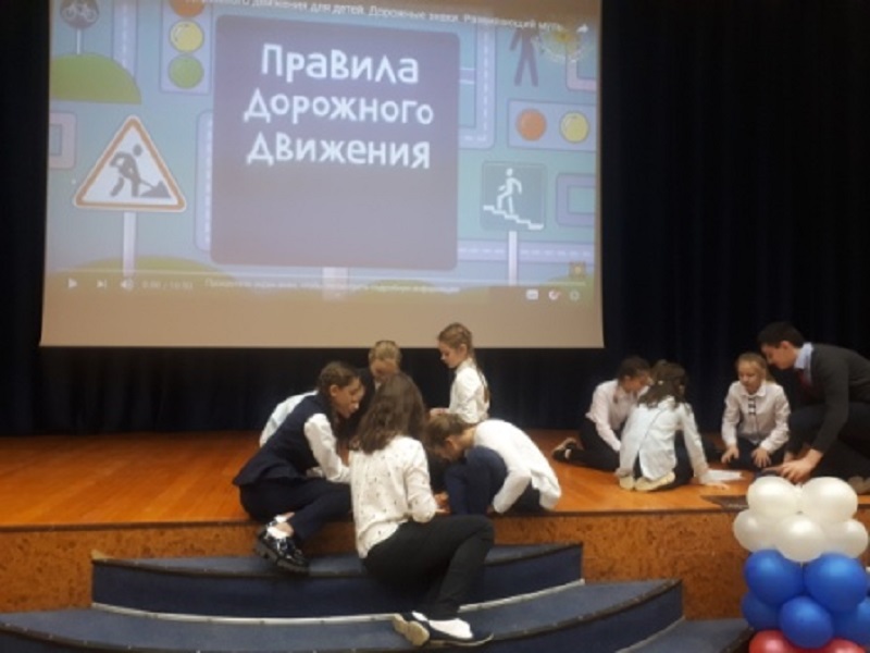 Классные часы по правилам дорожного движения провели в школе № 1375