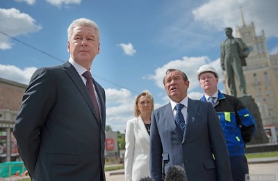 Мэр Москвы Сергей Собянин осмотрел ход работ по благоустройству Триумфальной площади