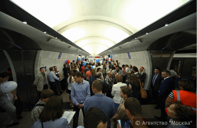 В рамках проекта «Поэзия в метро» на Филевской линии запустили «Есенинский поезд»