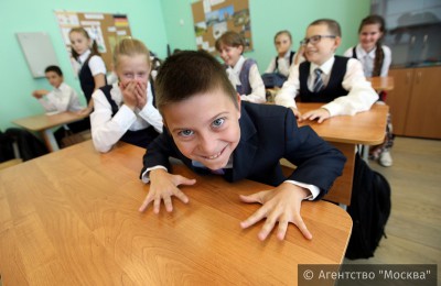 Московским школьникам будут раздавать светоотражающие значки и браслеты (фликеры)