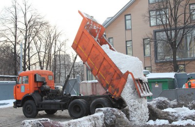 Механизированную уборку снега в районе осуществляют 2 единицы вакуумной техники, 1 трактор и 1 фронтальный погрузчик