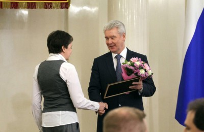 Молодые ученые получили из рук мэра Москвы Сергея Собянина премии в ходе торжественной церемонии