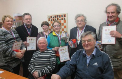 На фото все победители турнира по шахматам