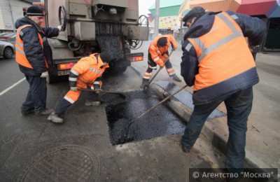 Частичный ремонт асфальтового покрытия провели на одной из улиц района Нагатино-Садовники