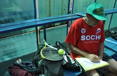 На фото теннисист одного из районов ЮАО