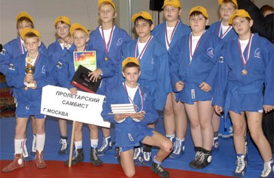 На фото спортсмены из школы самбо в Нагатино-Садовниках