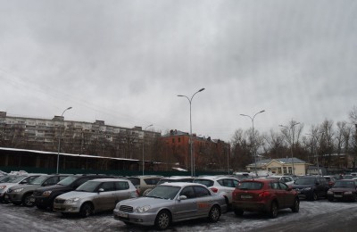 Перехватывающая парковка в одном из районов ЮАО (у метро "Царицыно")