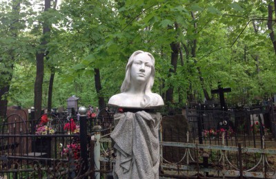 На фото Введенское кладбище