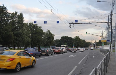 Автомобилистов начнут штрафовать за езду по тротуару на проспекте Андропова