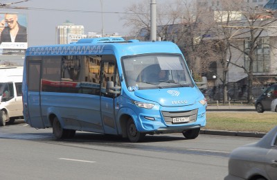 На смену привычным маршруткам приходят современные микроавтобусы, оформленные в фирменных голубых тонах