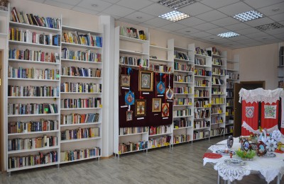 На фото читальный зал в одной из местных библиотек